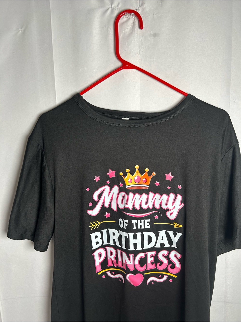 Women’s Mommy of the Birthday Princess graphic tee shirt